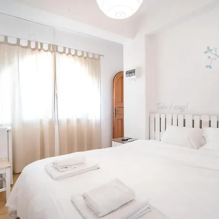 Livadia Seaside 8 게스트하우스